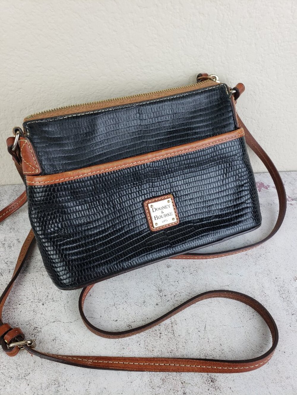 Vintage Dooney & Bourke Crossbody Bag Lizard Embossed Letter Carrier Purse